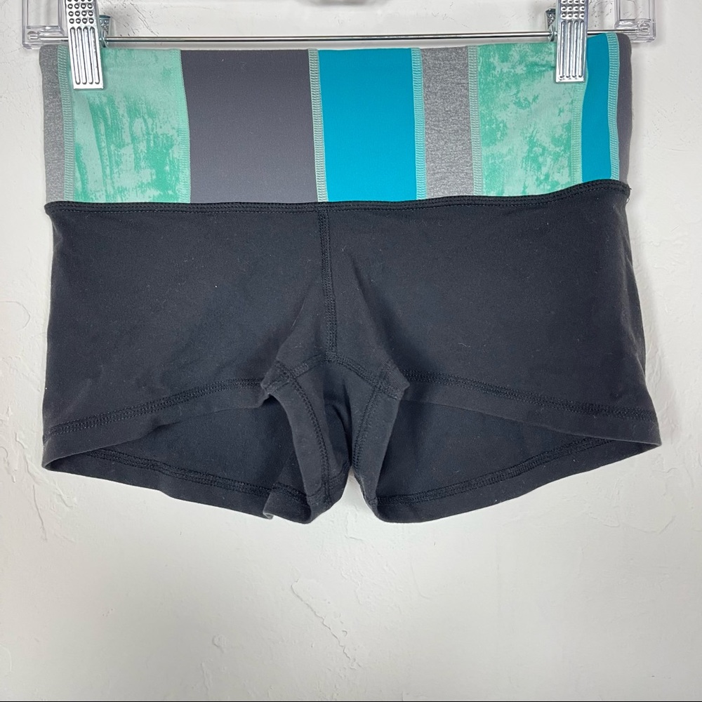 Lululemon Shorts Boogie Black Mid Rise Yoga‎ Athletic Workout Booty